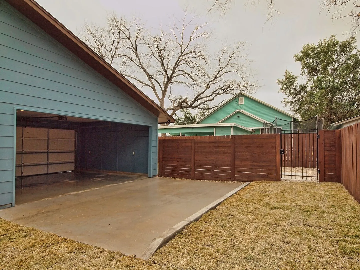 603 W 30th Street — Photo 4