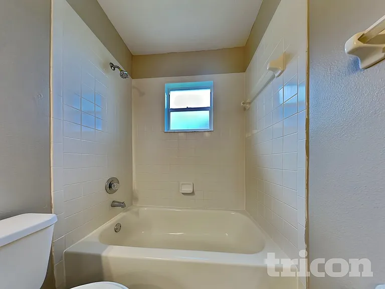 1748 Pembrooke Way — Photo 14