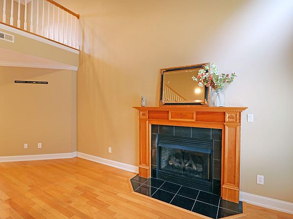 4th image of 1020 Gothic Manor Way