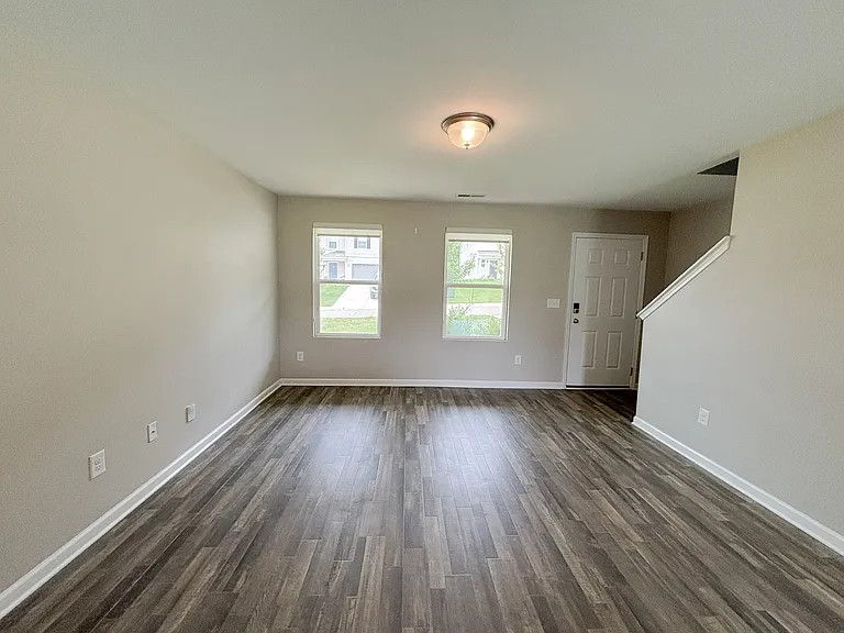 1542 Catskill Way — Photo 3