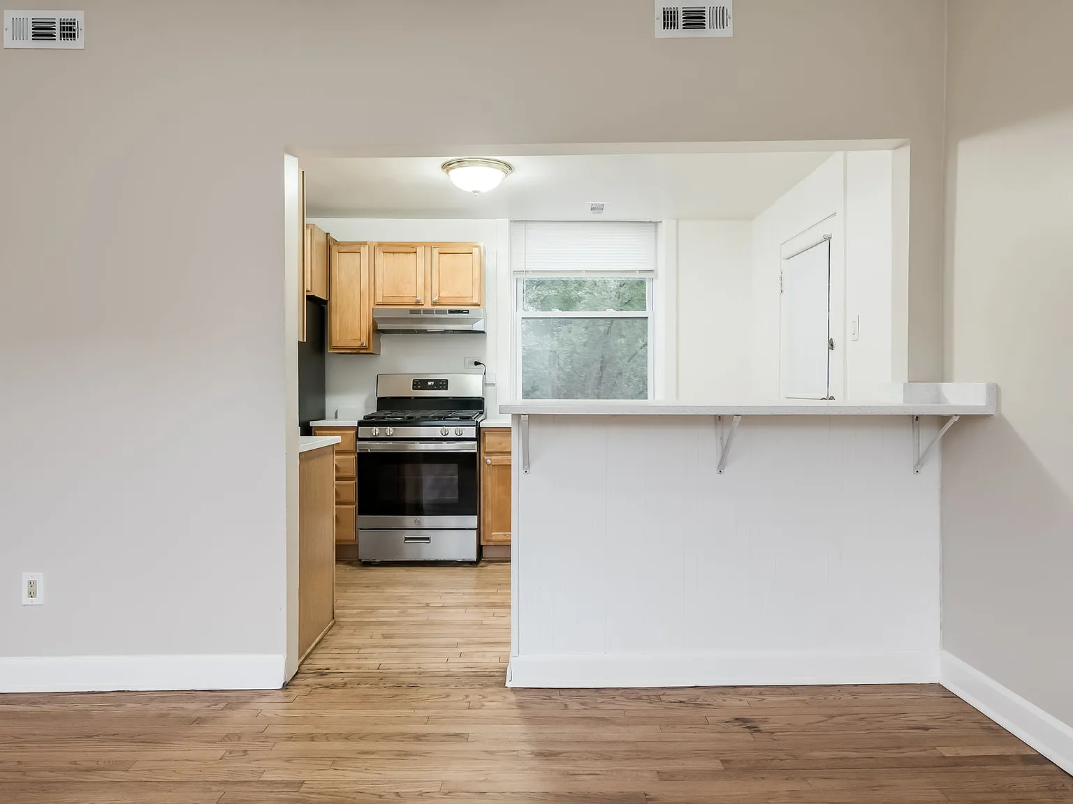 2 bed, 1100 sqft, $2,000 — Photo 4