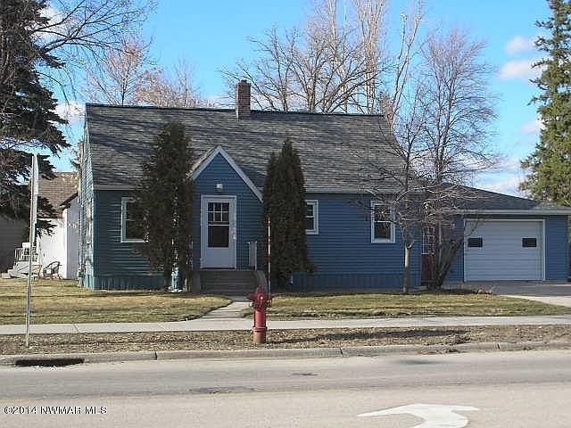 2nd image of 401 3rd St E