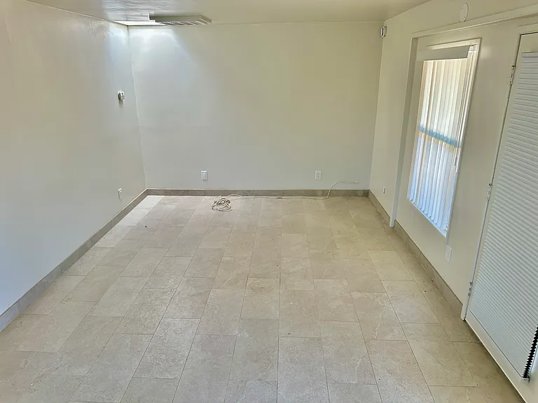 2110 N Sycamore Blvd — Photo 9