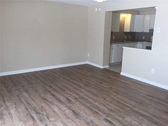 5th image of 118 Courtshire Ln