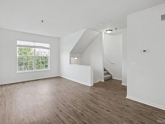 3rd image of 20027 Boardwalk Blvd