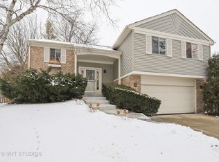 14 Annapolis Dr, Vernon Hills, IL