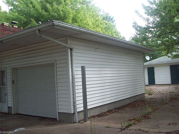 3rd image of 3353 Estelle Ave