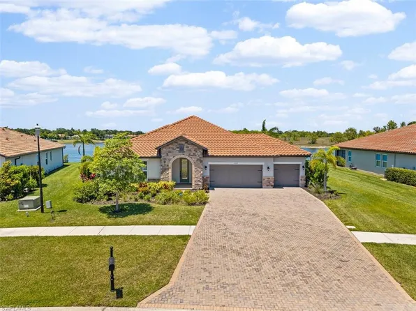 2038 Grove DR, NAPLES, FL 34120