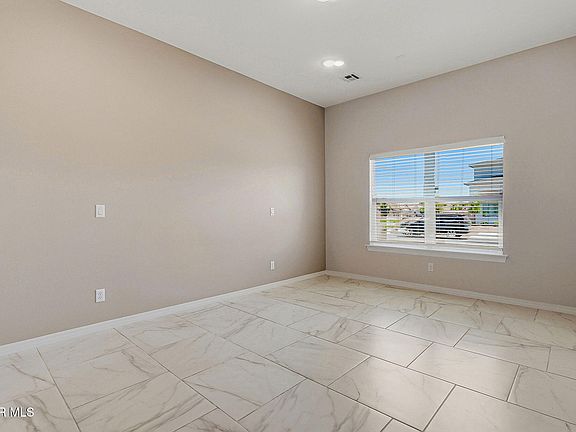 4th image of 941 Aqueduct Ave