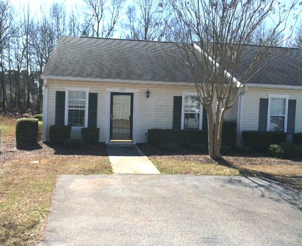 1st image of 137 Pin Oak Dr