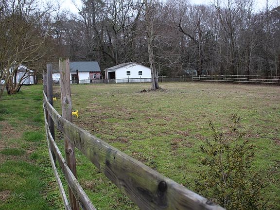 4th image of 998 North River Road