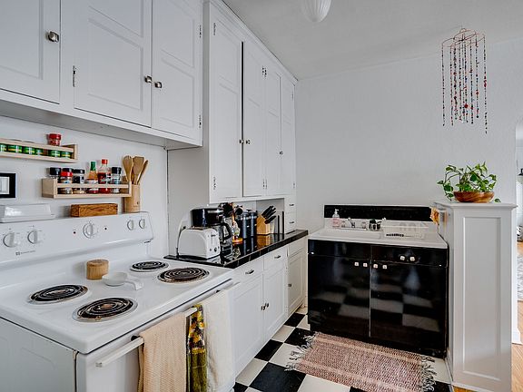 5th image of 2790 Xerxes Ave S APT 1