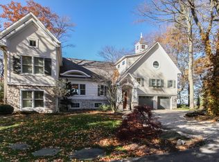 3009 Lakeshore Dr N, Holland, MI 49424