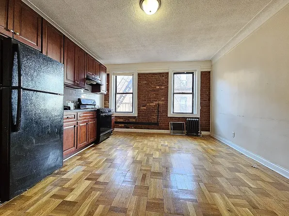 542 Parkside Avenue image 1 of 18