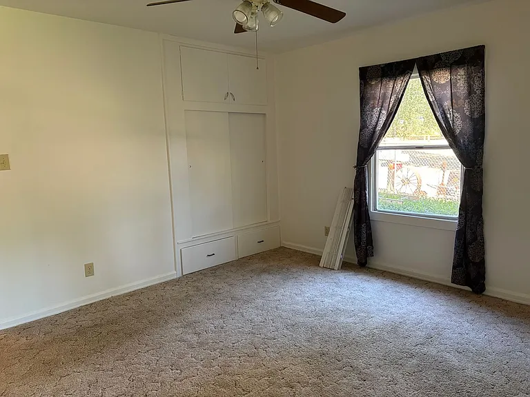 5703 Chapel Dr — Photo 7