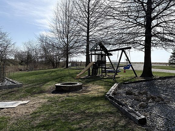 4th image of 12138 Willow Ave