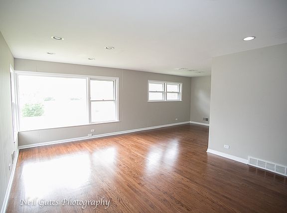 3rd image of 7335 N Kilbourn Ave
