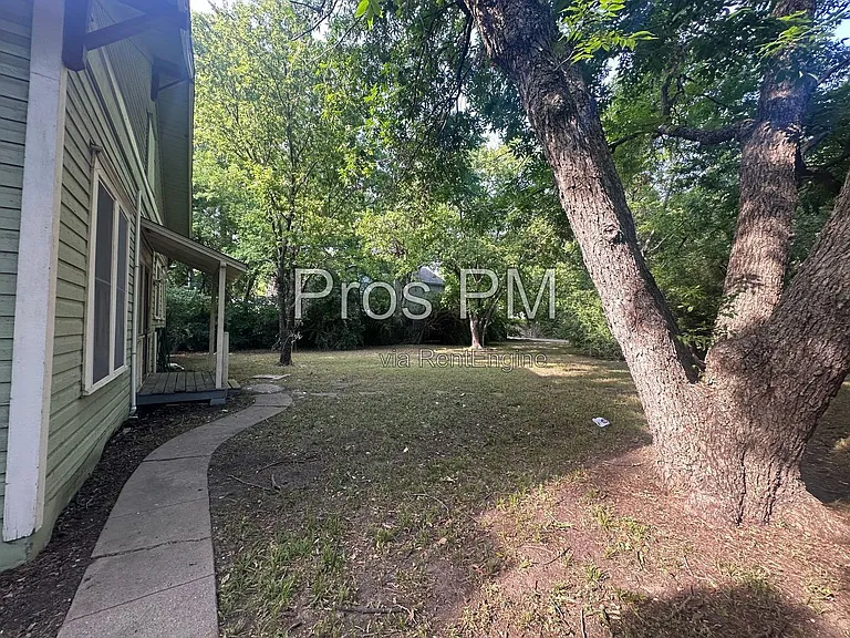 912 N Elm St — Photo 17