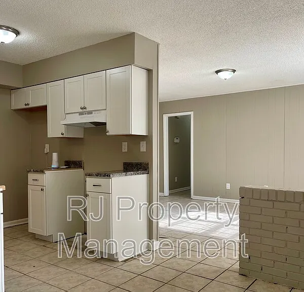 4211 Lansdowne Dr — Photo 13