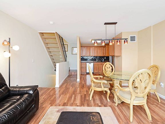 4th image of 40A Country Dr E #39