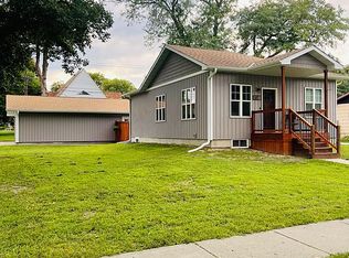611 N 9th Ave, Broken Bow, NE 68822