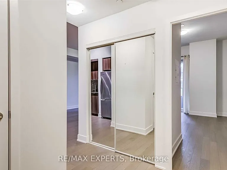 20 Shore Breeze Dr #450 — Photo 8