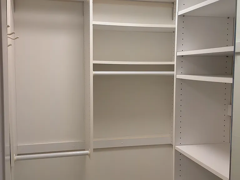 Chelsea Condos — Photo 32