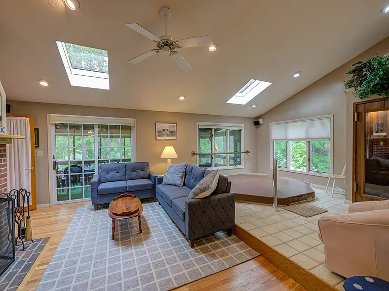 90 Chestnut Rd — Photo 10