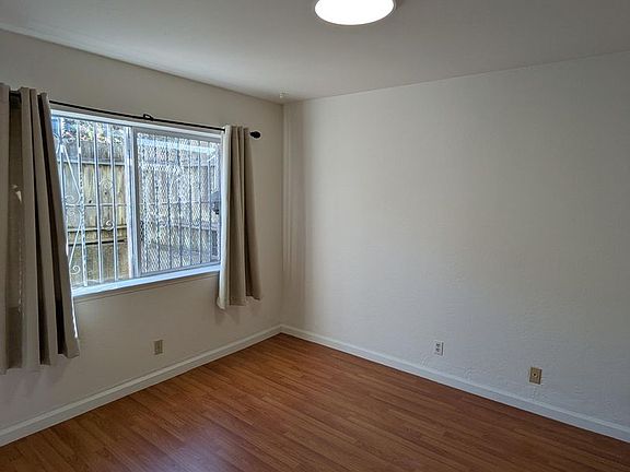 4th image of 43 Alder St