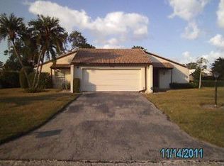 7205 Las Casas Dr, Sarasota, FL 34243