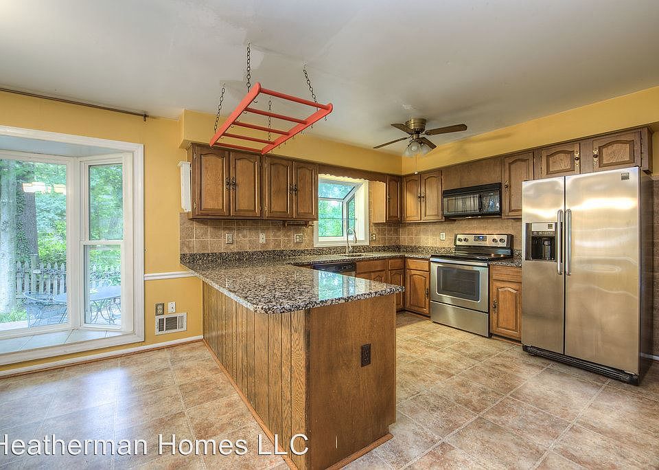 1st image of 15884 Cliffbrook Ct