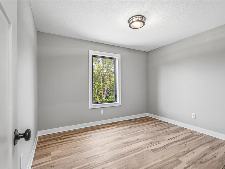 15939 Shadyview Ln N — Photo 24