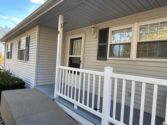 5th image of 8 Edgewater Dr