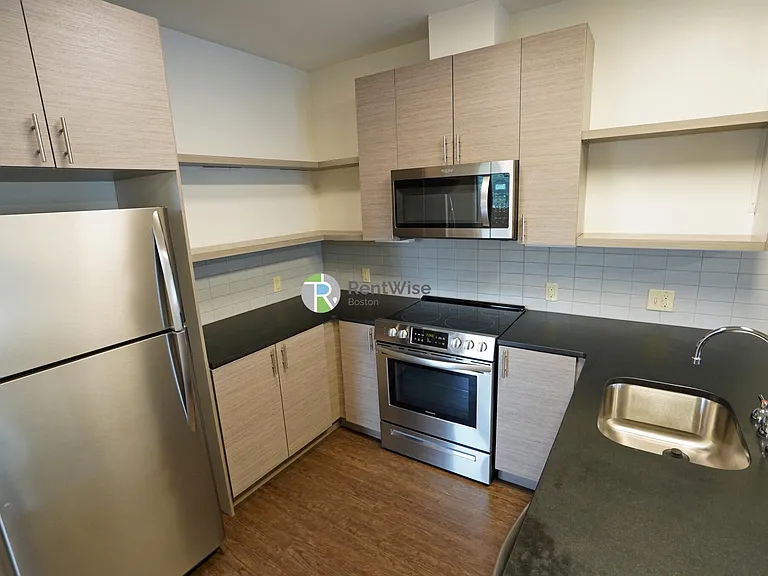 400 Langley Rd #301 — Photo 9
