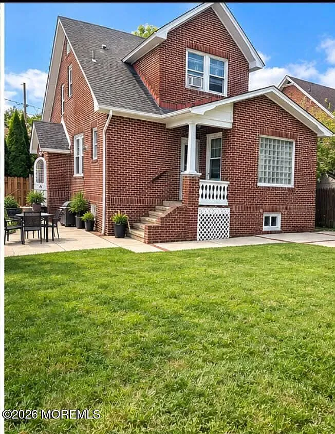 4 bed, 1438 sqft, $3,400 — Photo 1