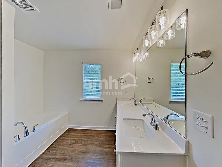 516 Woodall Rd — Photo 10