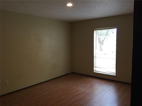 4th image of 2326 Denmark Dr