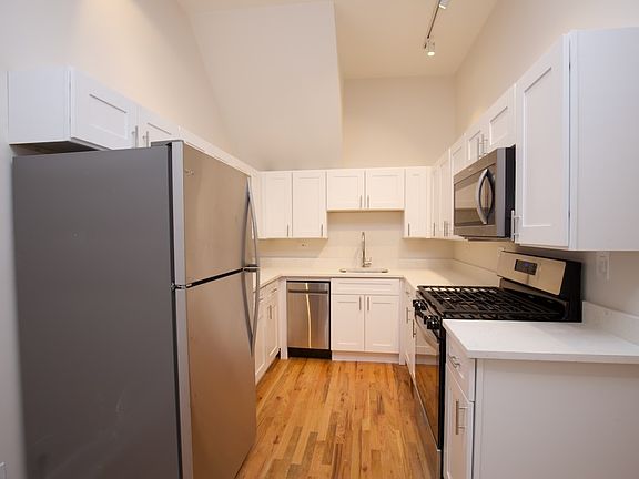 2nd image of 2030 N Oakley Ave #2
