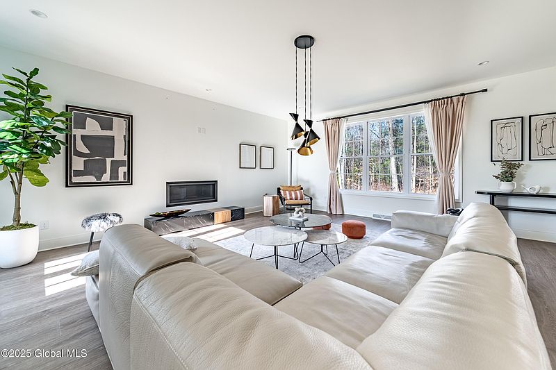 5th image of 26 Wexford Drive