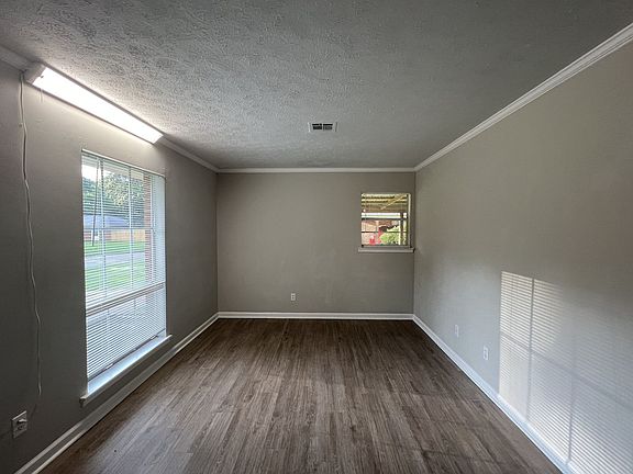 3rd image of 107 Richmond Way