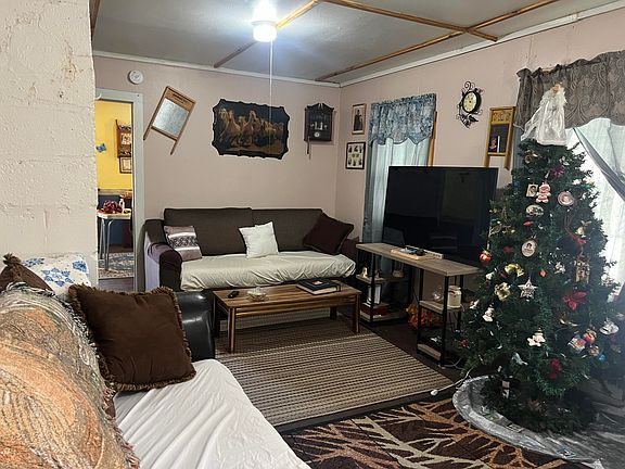 5th image of 7844 Knobs Rd