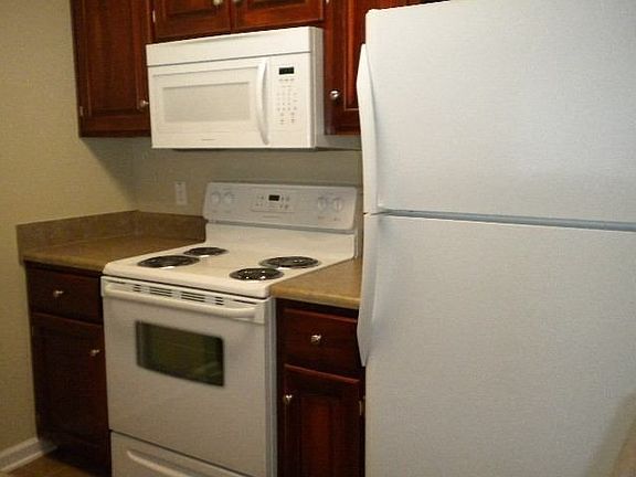 5th image of 106 Claremont Ave