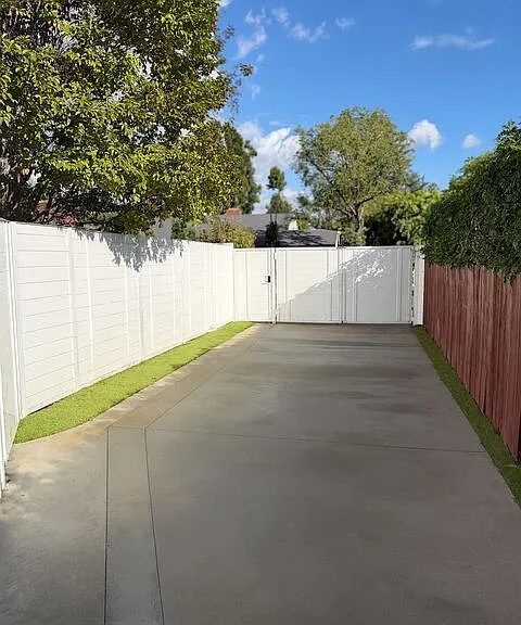 5417 Gentry Ave — Photo 7