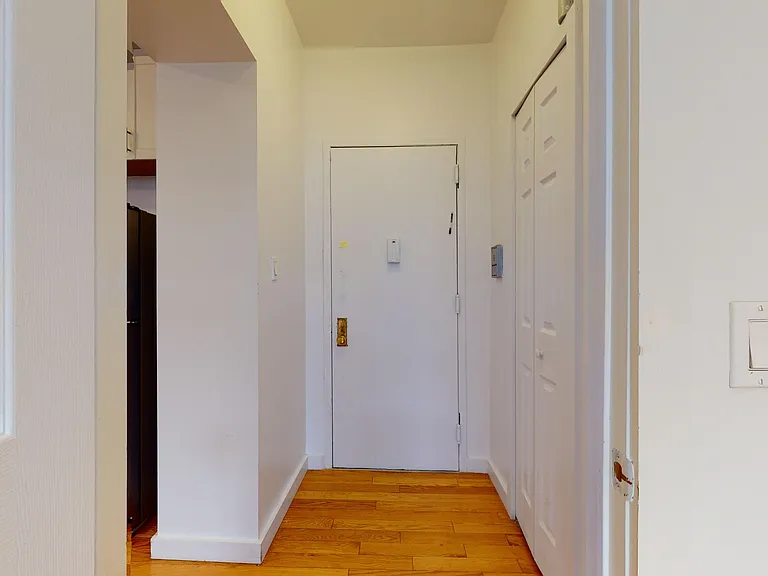 693 9th Ave #4R — Photo 13
