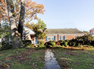 18431 Cambridge Rd, Jamaica, NY 11432