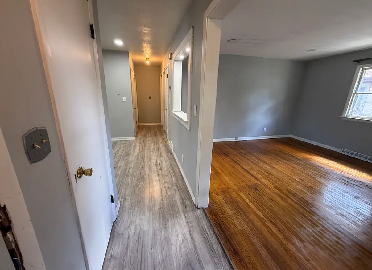 4 bed, 1037 sqft, $2,200 — Photo 4