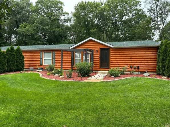 419 Lakeside Dr, Walkerton, IN 46574