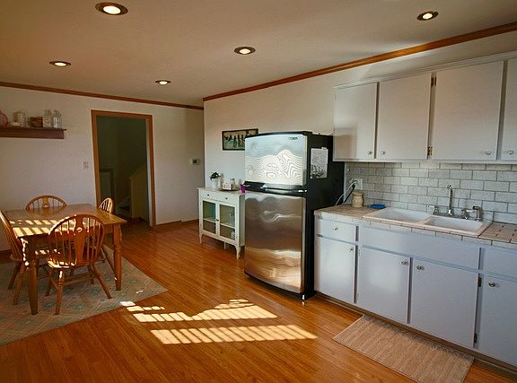 3rd image of 16537 Brenden Ln