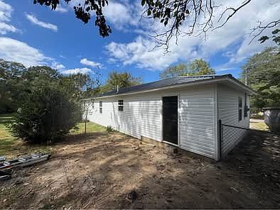 3rd image of 914 Dooley Ave
