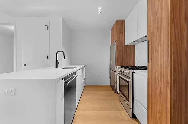 Rented by West 124th Manager LLC | media 32